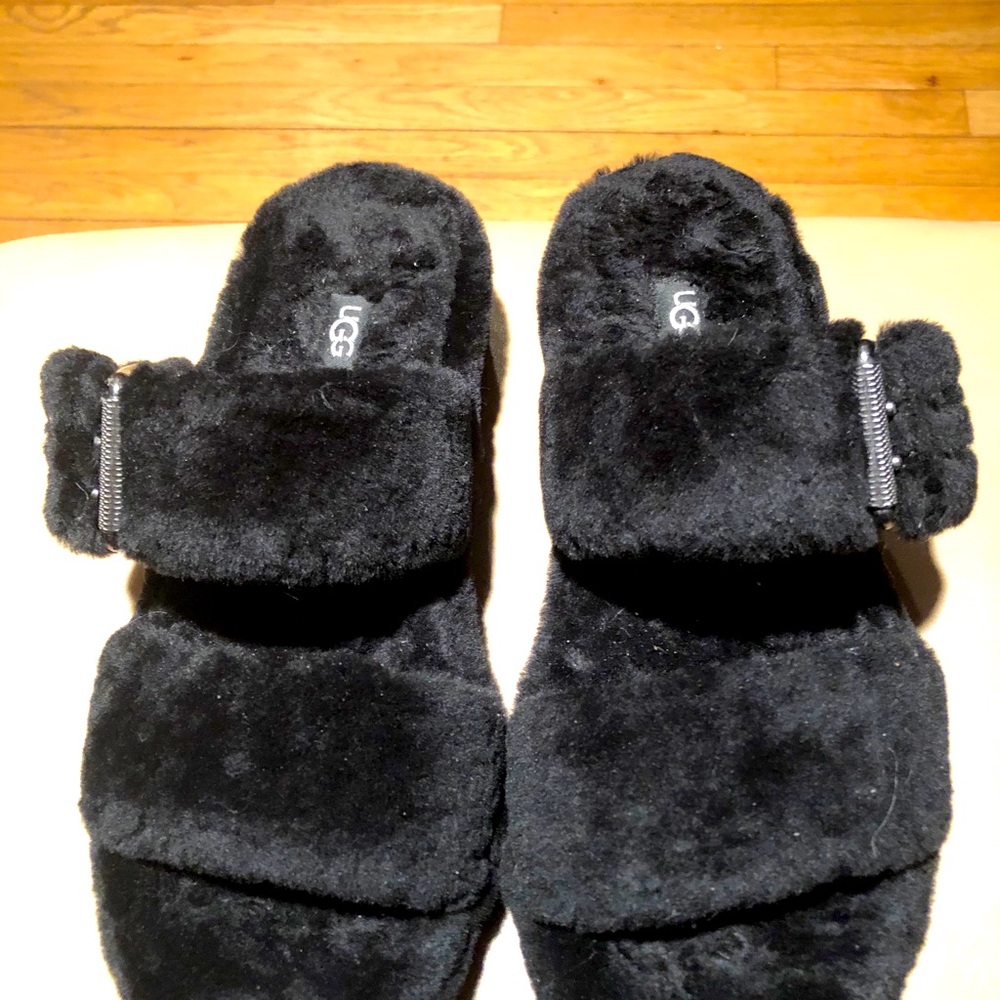 UGG slippers size 9